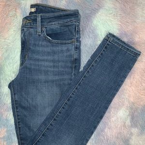 👻Levi’s Medium Wash Skinny Jeans